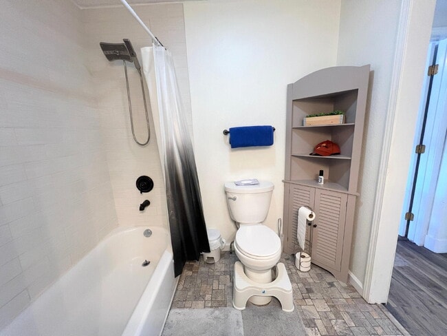 Building Photo - Pets Welcome- Charming 2-Bedroom Home with Fenced Yard in Roosevelt