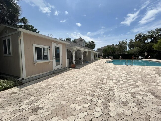 Building Photo - 15835 Fishhawk Falls Dr