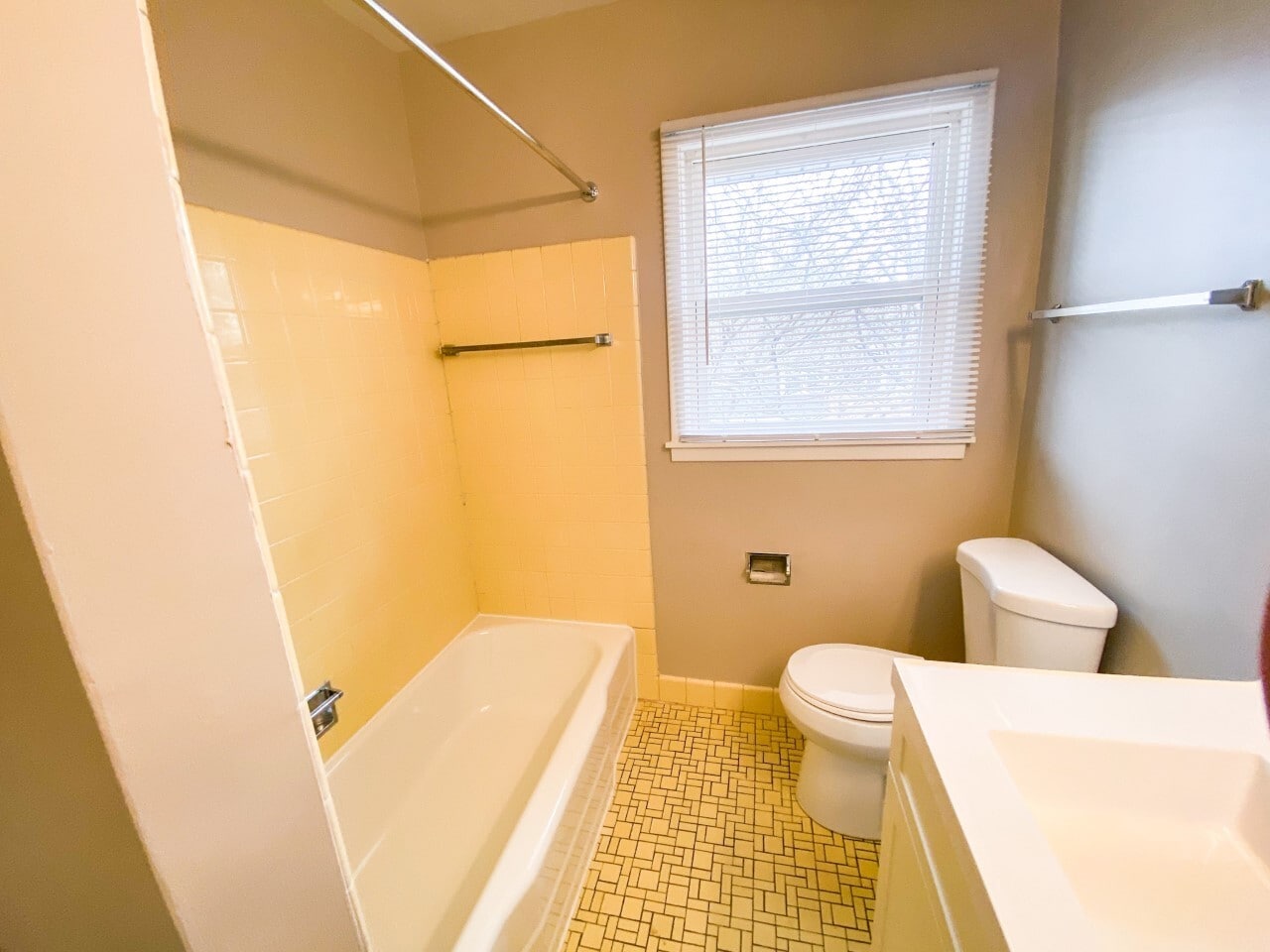 Building Photo - 1001 W Badger Rd