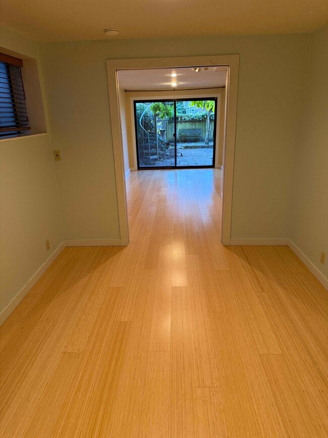 Building Photo - 6547 Greenwood Ave N