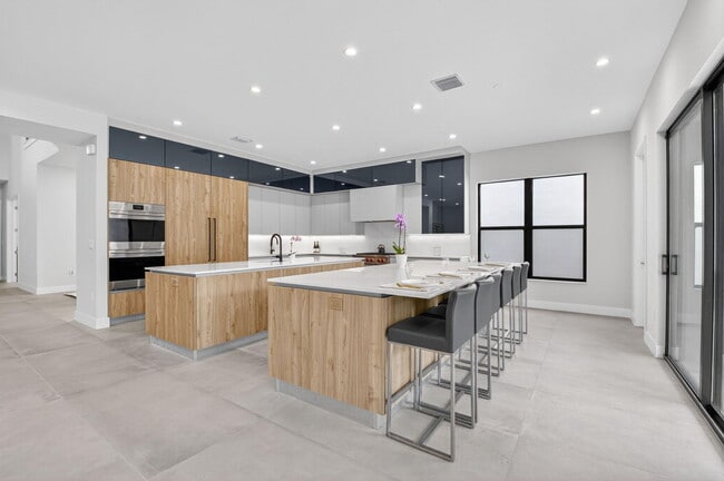 Building Photo - 8521 Ganton Dr