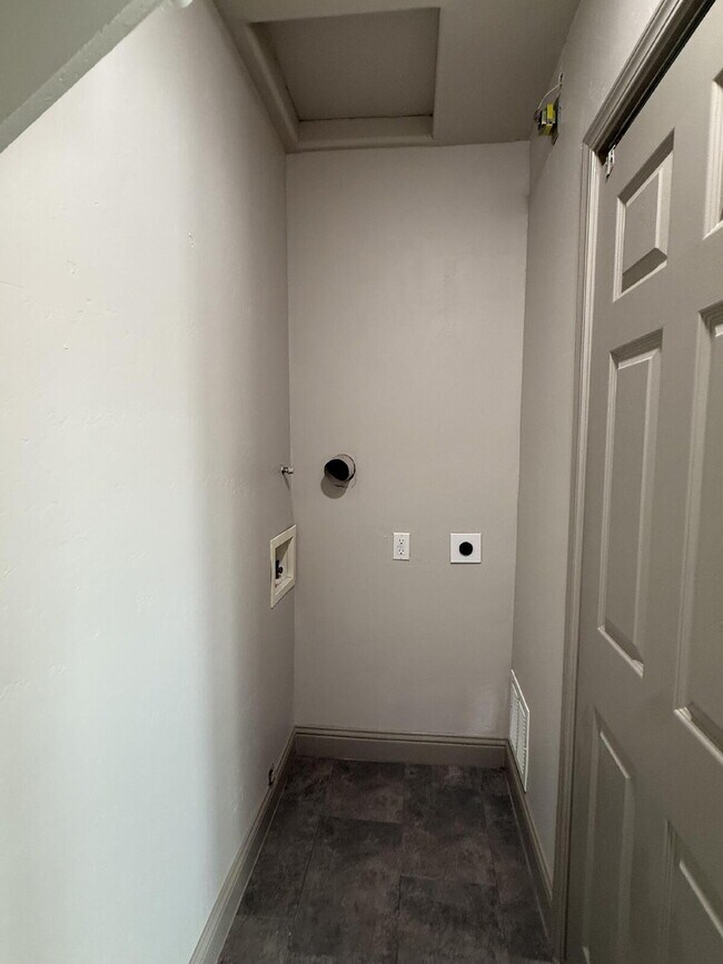 Building Photo - MOVE IN SPECIAL ***Reduced application fee...