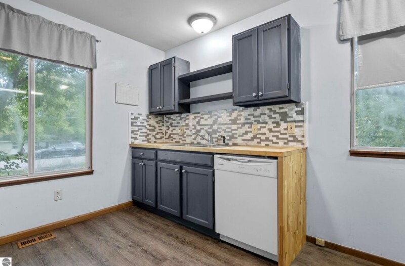 Building Photo - 3887 Brook Dr