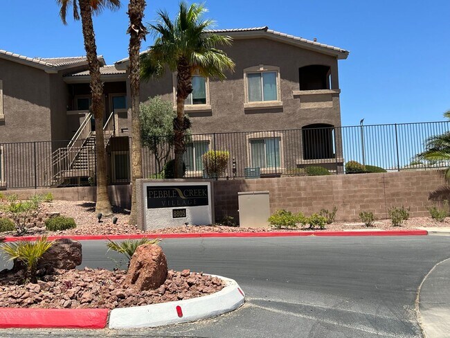 Building Photo - Gorgeous 3 Bedroom, 2 Bath in Silverado Ranch