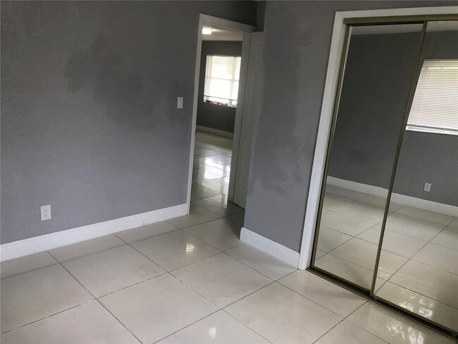 Building Photo - 839 NW 14th Way