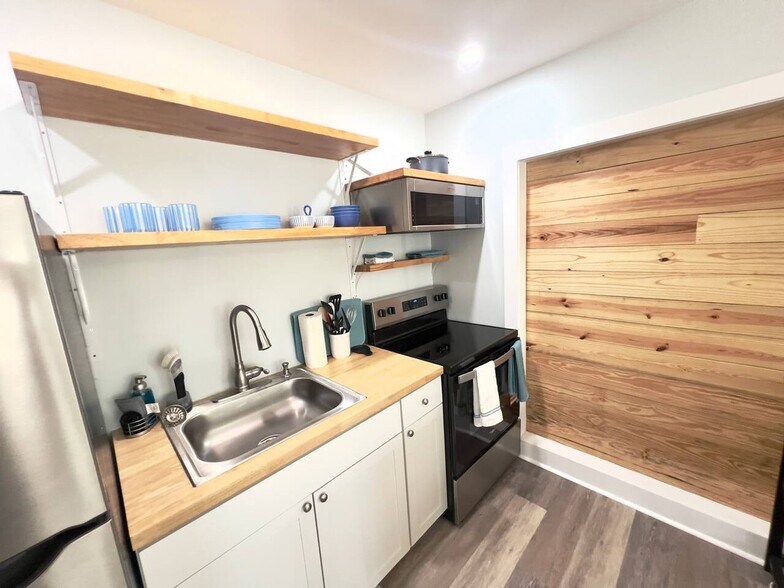 Building Photo - 216 La Paloma Pl