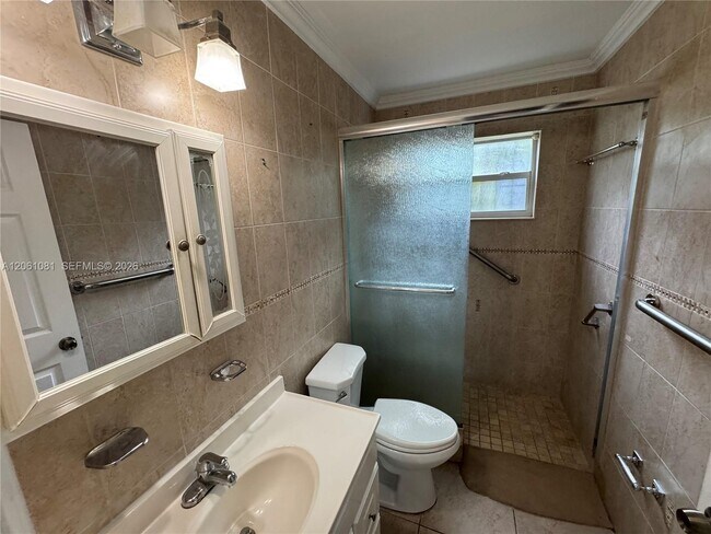 Building Photo - 2524 SW 6th St