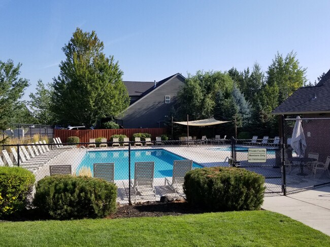 Building Photo - 63118 Dakota Dr