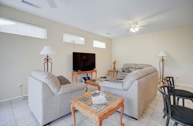 Building Photo - 15567 W Coral Pointe Dr