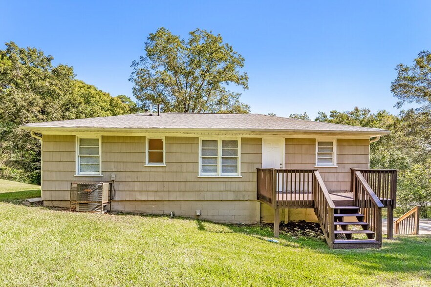 Building Photo - 2568 Forestdale Blvd