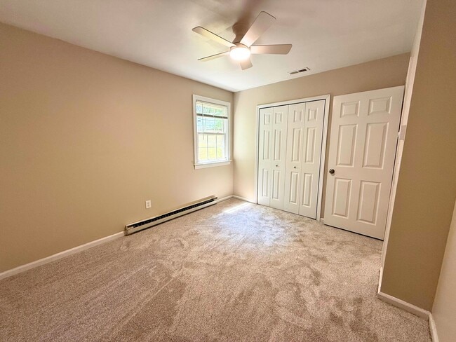 Building Photo - 37 Carriage Dr