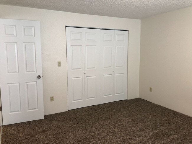 Building Photo - DUPLEX FOR RENT!!!!