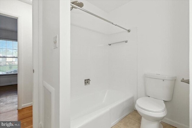 Building Photo - 7201 Fairfield Ct