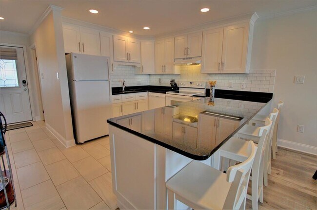 Building Photo - Fully Furnished: Queen's Grant Ocean Front Condo #A302