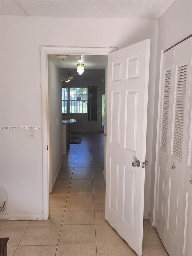 Building Photo - 326 Durham Cir