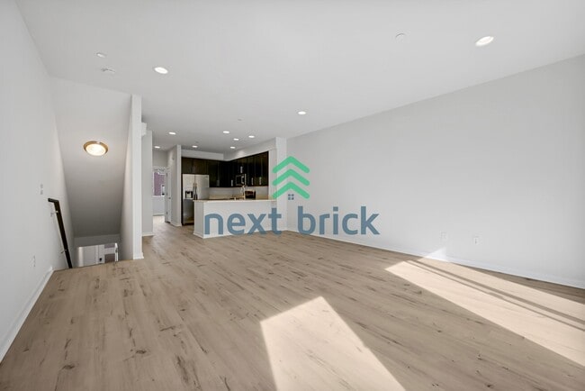 Building Photo - 3 Bed and 3 Bath Single Family Home is Available for Rent!