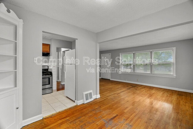 Building Photo - 7563 Haywood Dr