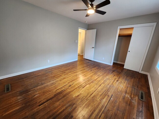 Building Photo - Spacious 3-Bedroom, 1-Bathroom Home AVAILABLE NOW!!