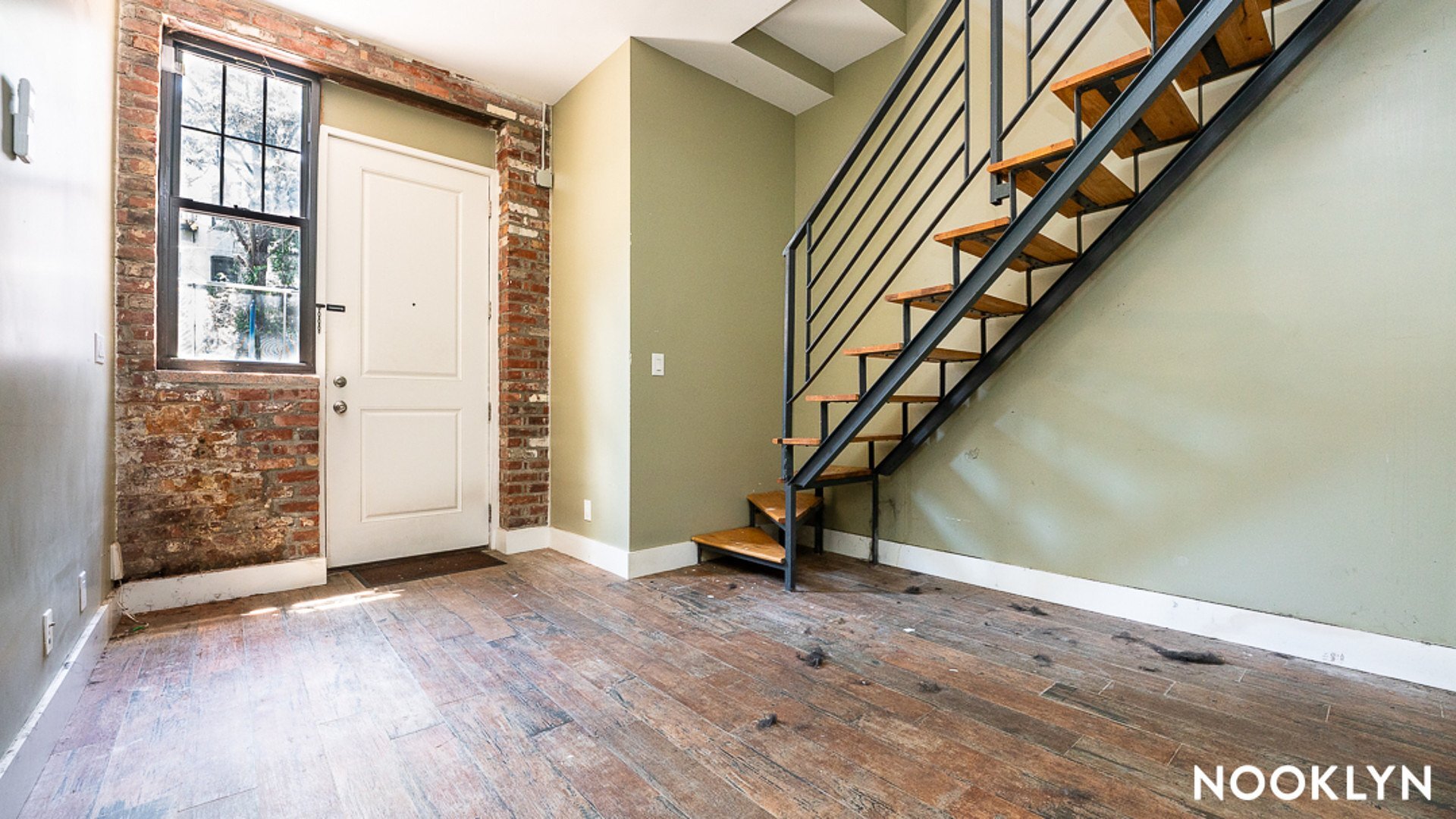 Building Photo - 18-15 Putnam Ave