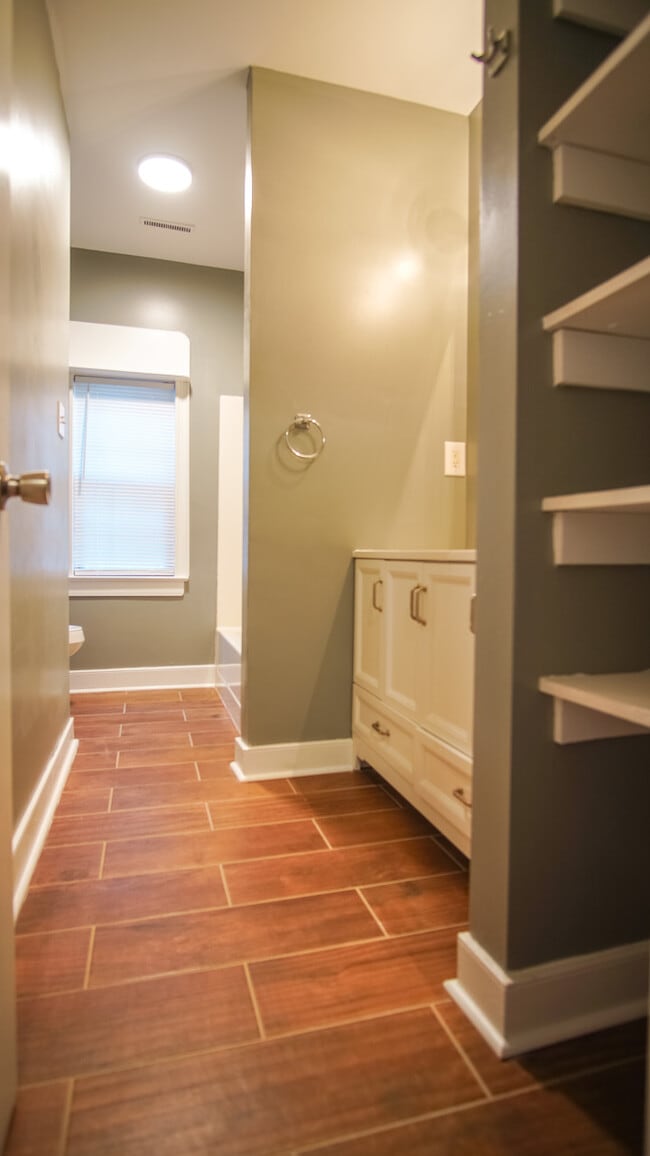 Building Photo - 1218 Bainbridge St