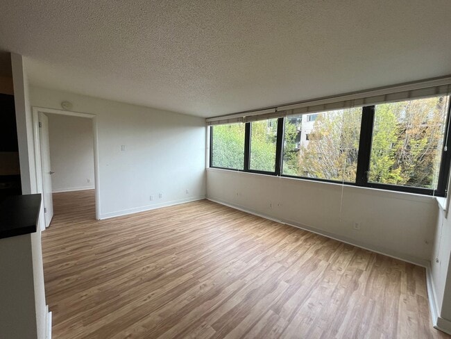 Building Photo - 1Bd/1Ba Home in Goose Hollow neighborhood ~ Secured Garage Parking and Additional Storage Unit!!!
