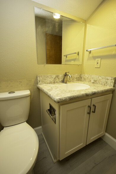 Upstairs Half-Bath - 4415 Laguna Pl