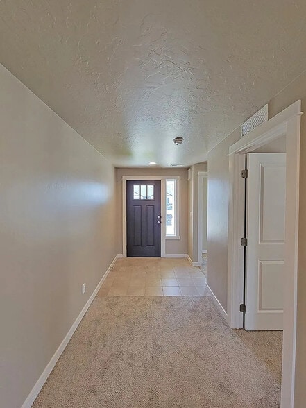 Entry - 1096 N Ryde Ave