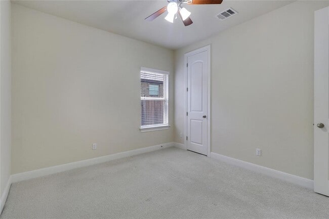 Building Photo - 3009 Silvergrass Cv