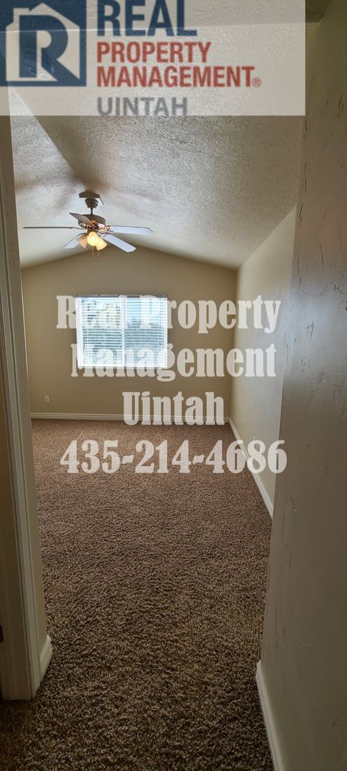 Building Photo - 3 bed 2.5 bath townhome in Fox Run