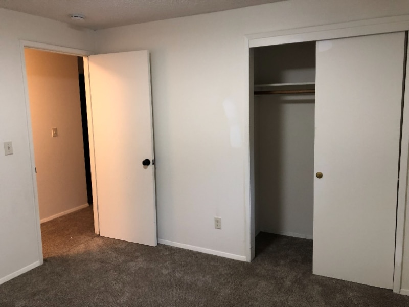 Building Photo - 946 Silver Lake Rd