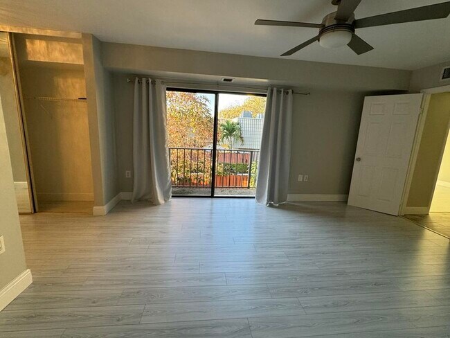 Building Photo - 1700 Embassy Dr