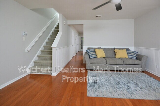 Building Photo - 104 Gatehouse Ln