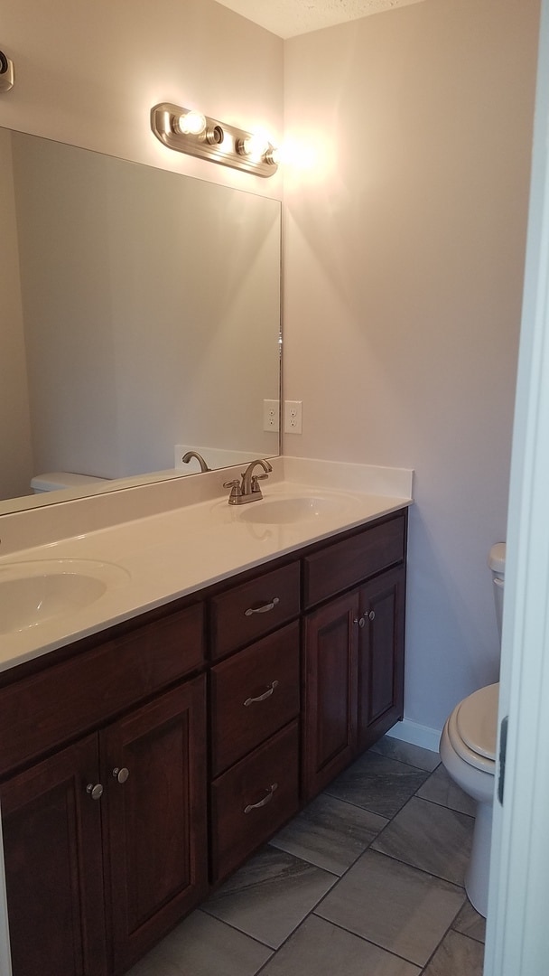 Building Photo - COMING SOON...Gorgeous 3 Bedroom Home Centrally Located in Manchester