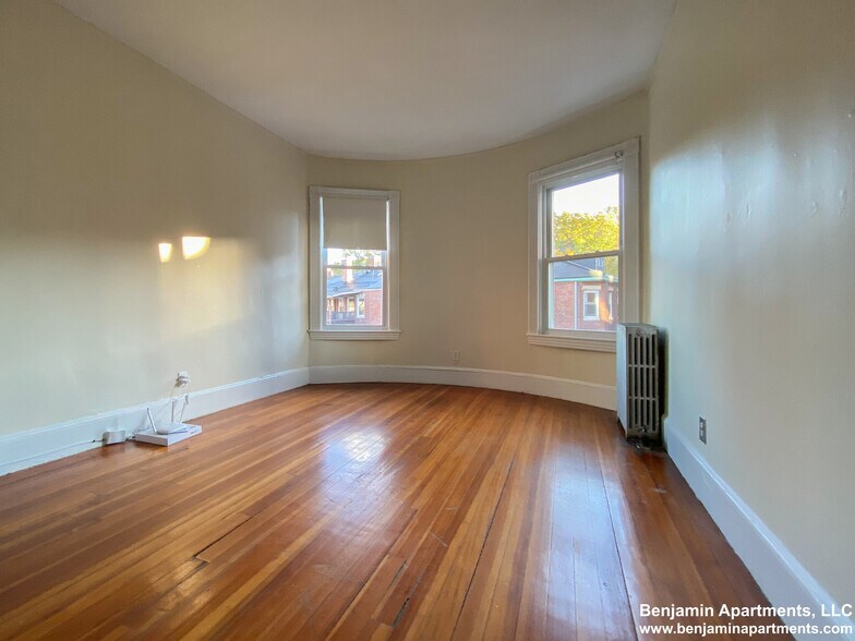 Building Photo - 1595 Beacon St