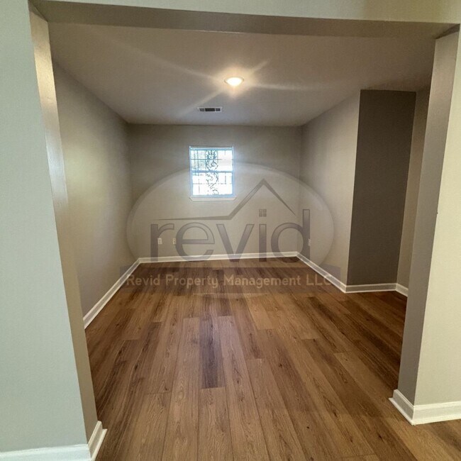 Building Photo - Recently Renovated 3Bed/1.5Bath Available ...