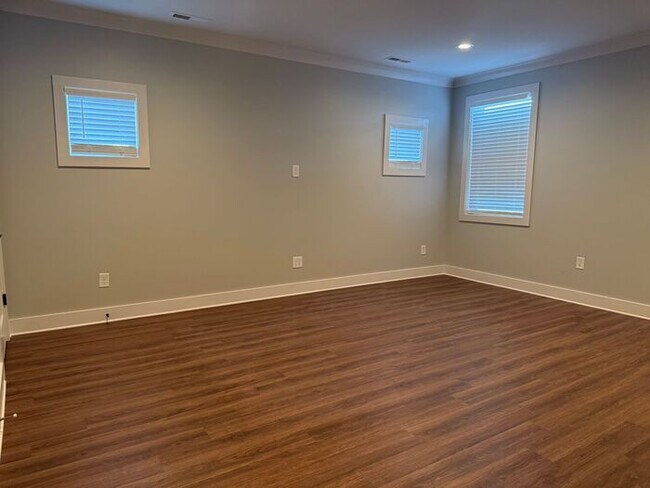 Building Photo - Modern 2 Bedroom Condo in the Heart of Melrose