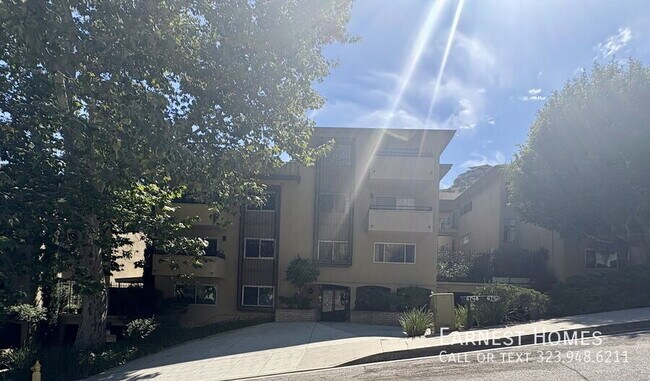 Building Photo - 6752 Hillpark Dr
