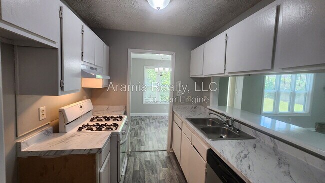 Building Photo - 5566 Windwood Rd
