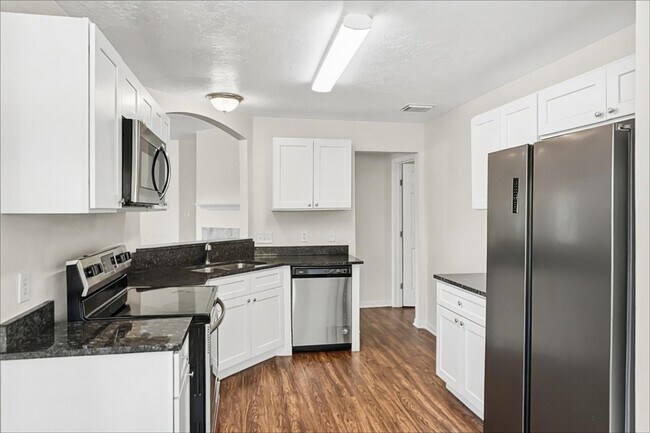 Building Photo - 327 Leisure Ln