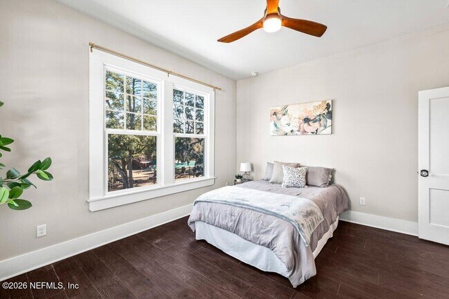 Building Photo - 2843 Oak St