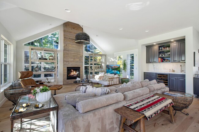 Building Photo - Winter Getaway, Cozy Mountain Modern Lodge