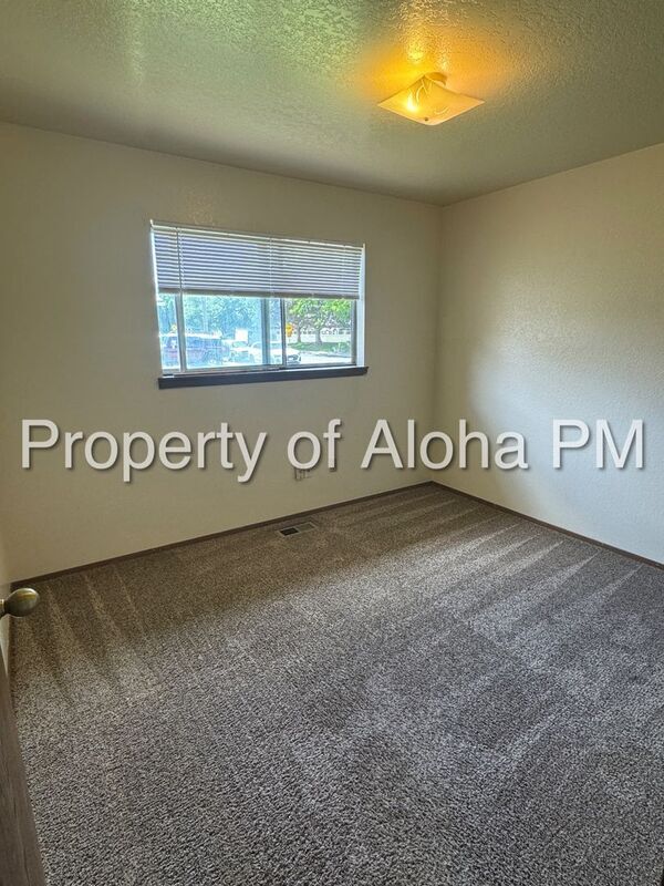 Building Photo - 3252 S Law Ave