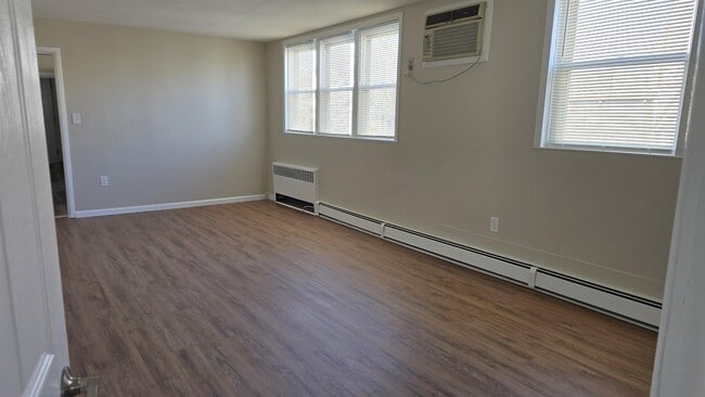 Building Photo - 667 Broadway