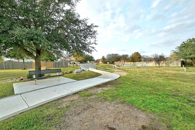 Building Photo - 119 Aguilar Dr