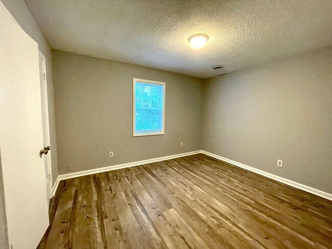 Building Photo - 01022