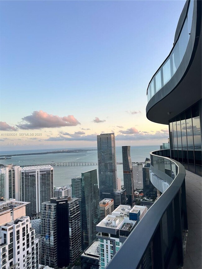 Building Photo - 1000 Brickell Plaza