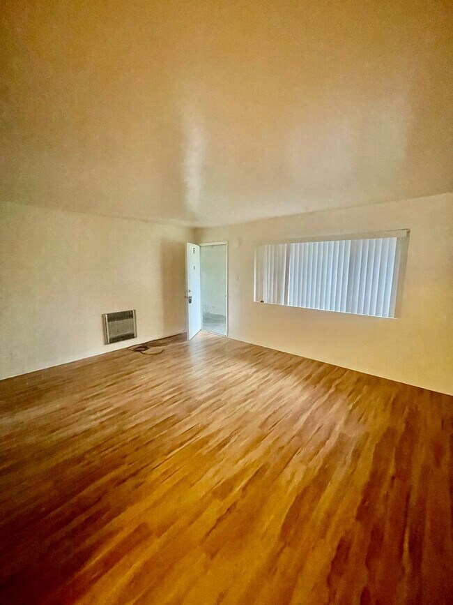 Building Photo - Coming Soon!! Downstairs studio, with water, trash and basic cable included!