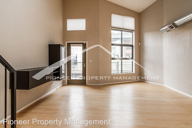 Building Photo - 2 br, 2 bath House - 3195 Blake St. #202