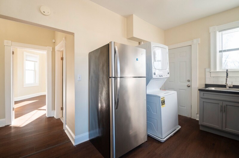 Kitchen - 5327 Wesley Ave