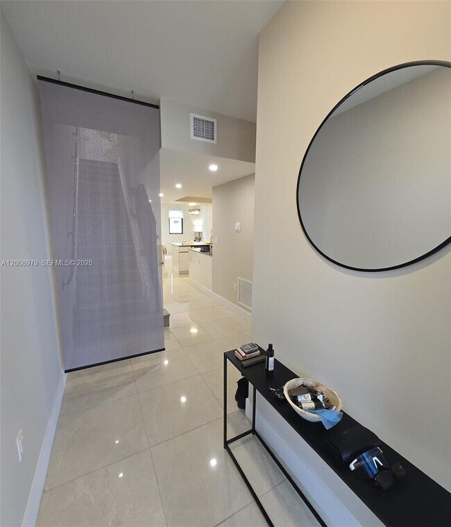 Building Photo - 5503 W Oak Wy